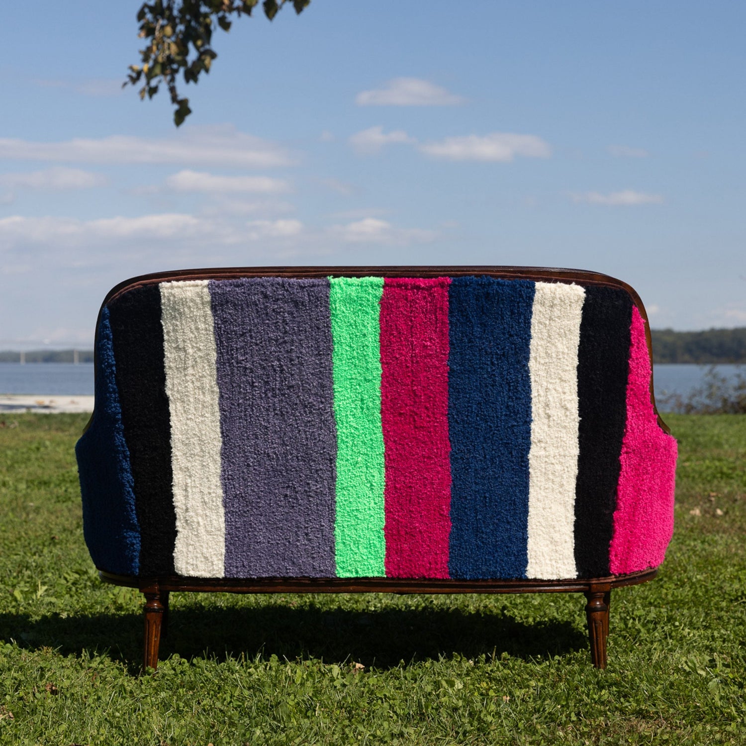 Mariadela Araujo Settee