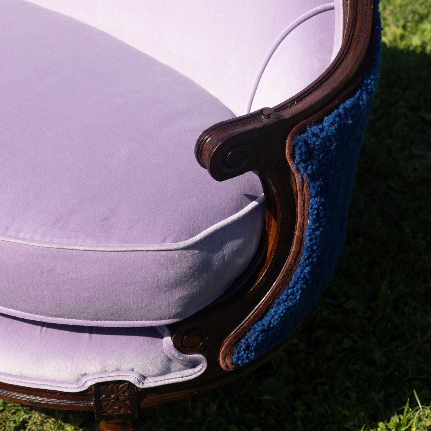 Mariadela Araujo Settee