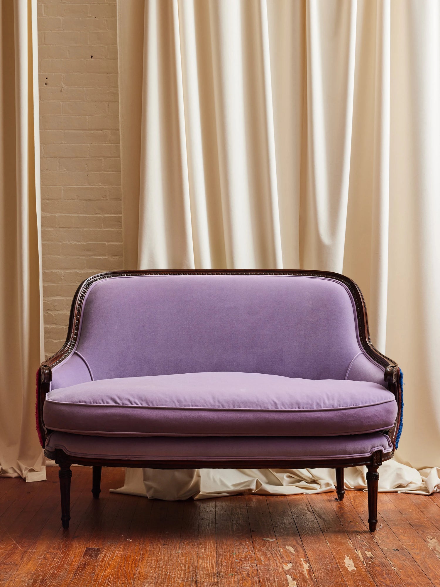 Mariadela Araujo Settee
