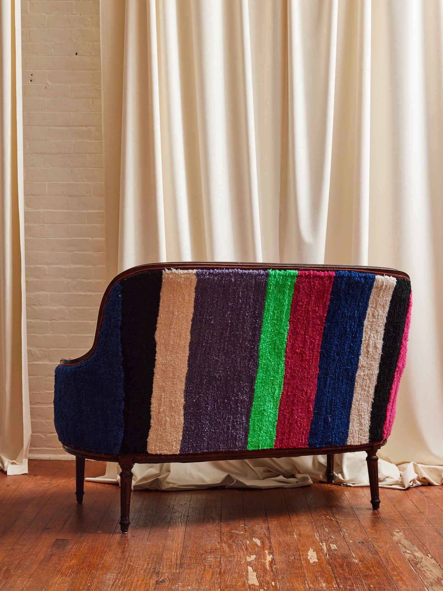 Mariadela Araujo Settee